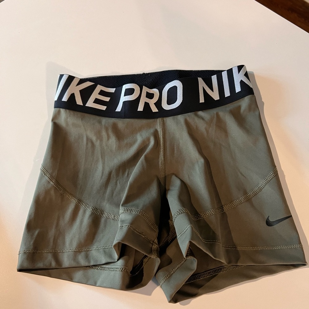 🫒 🫒 Nike Pros Olive Green Athletic Shorts Dri Fit 🫒 🫒